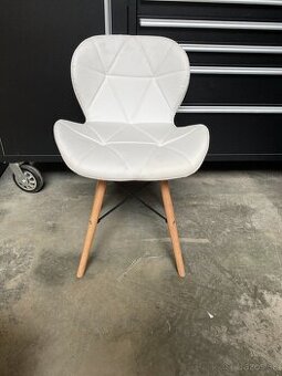 Jedalenské stoličky kožené biele