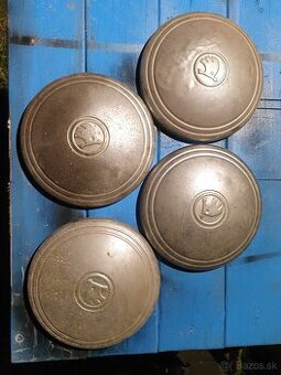 Puklice 4ks škoda 105, 120, 130, užovka