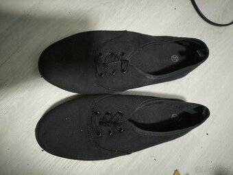 Nové plátené čierne letné tenisky veľkosť 37 symbolická 5 €