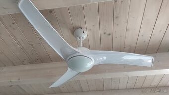Stropný ventilátor so svetlom