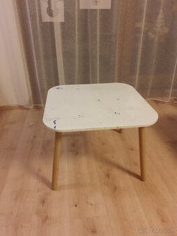Darujem detský stolík