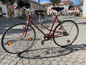 Velamos Weekend - pekný historický "naháč"