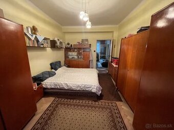 Dvojizbový byt s balkónom a vlastným dvorom na Malinovského