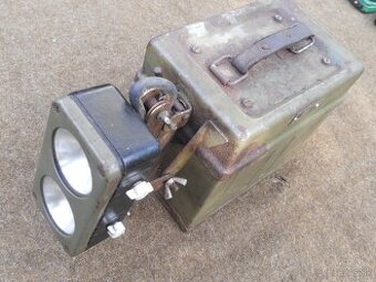 vojenske nabijacie svietidlo