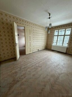 PREDAJ – 5-izbový byt so záhradkou a garážami – SABINOV