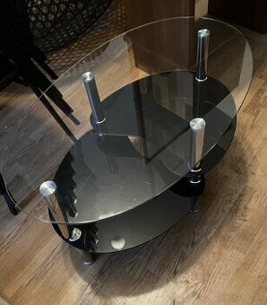 Sklenený konferenčný stolík-moderný dizajn