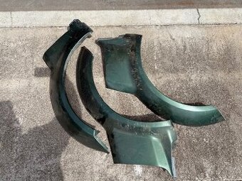 Predám plastové bočné lemy na SUZUKI Jimny