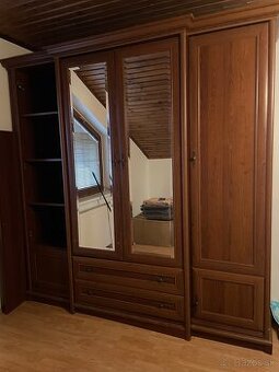 Skriňa šatníková