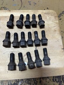 skrutky na kolesá peugeot, citroen