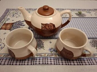 Keramický hrnček so šálkami