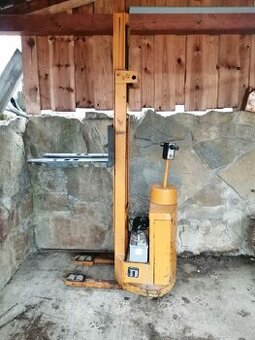 Ručne vedený vysokozdvižný vozík