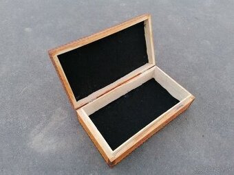 Predám starožitná drevená šperkovnica