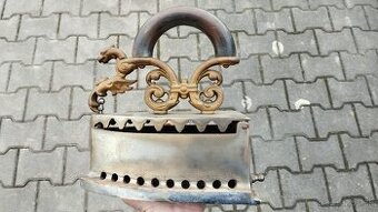 Stará atypická žehlička "Drak" do sbierky, dekorace.