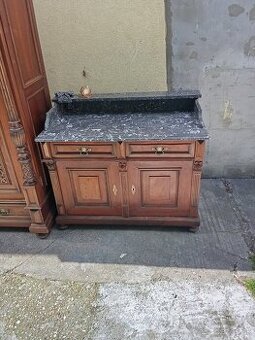 Predám Komodu z masívneho dreva