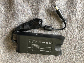 Nabíjačka na notebook. DELL - okrúhla hrubá koncovka.