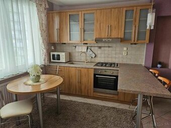 Na prenájom kompletne zariadený 1 izb. byt v centre Levíc