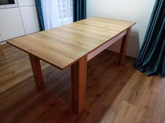 Jedálenský stôl