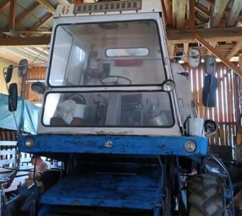 Predám obilný kombajn