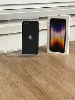 Dobrý deň Ponúkam na predaj iPhone SE 2022 64GB Stav 9/10