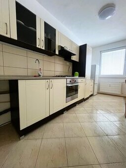 Prenájom 2 izbový byt s loggiou, ul. Konopná - R5, Levice