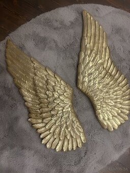 Anjelské krídla na stenu