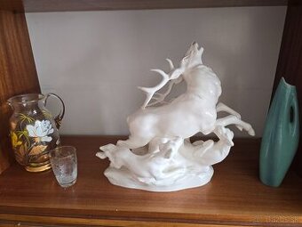 Socha Jelena z bieleho porcelánu