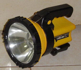 Vyhľadávací bodový reflektor