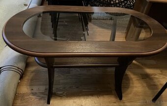 Konferenčný drevený stolík so sklom