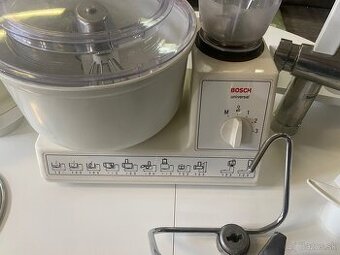 Kuchynský robot mixer bosch univerzál