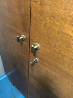 Predam starsiu skriňu