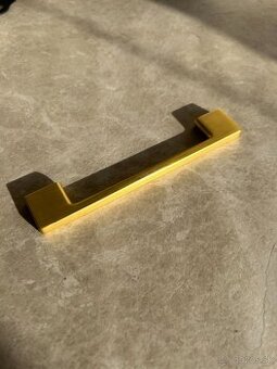 Zlate kovove uchytky 128mm