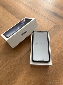 iPhone XR 64GB čierny – ako nový + kryt Spigen