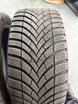 225/45r18 zimné pneu  semperit dezén 6mm