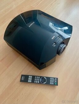 Projektor Sony + PLATNO a stojan