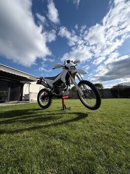 🏍️ Yamaha WR250R – špičkový dualsport, top stav, po servise