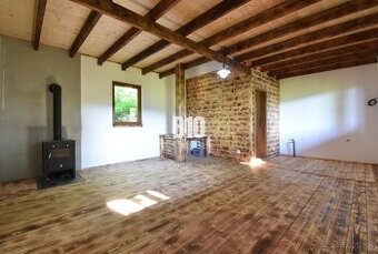 Novučká, po dreve voňajúca chata na samote – Kolárovice pri 