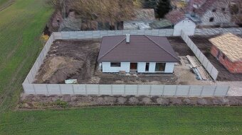 4 izbový rodinný dom, pozemok 942 m2 – 35 min. od centra BA