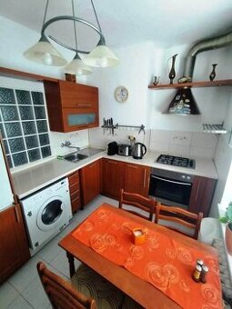 Na predaj 3 izbový tehlový byt - blízko centra mesta - 1