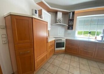 Buková moderní linka s vestavěnými spotřebiči,5897