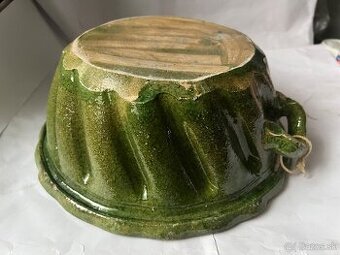 Krasna zelena keramicka forma na babovku