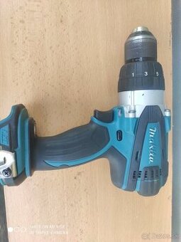 Makita vŕtací skrutkovač s príklepom