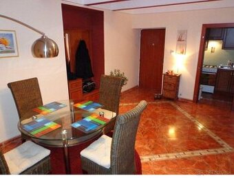 Ponúkam na prenájom zrekonštruovaný, 3 izbový byt vo vyhľadá