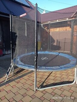 Trampolína
