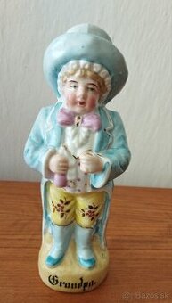 Starožitná, porcelánová soška