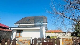 Ponúkame na predaj slnečný 3-izbový rodinný dom v časti Malé