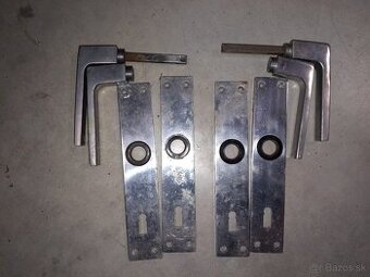 Hliníkové kľučky so štítmi