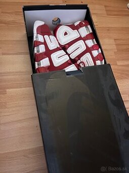 Nike Air More utempo Supreme