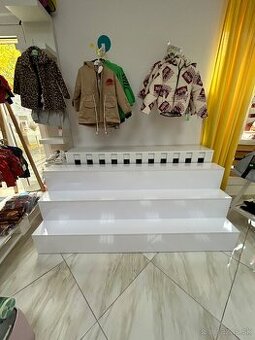 Display skrinka na topánky alebo iný tovar