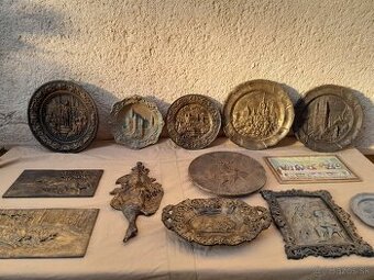 Liatinové ozdobné taniere.