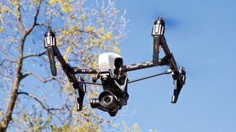 Filmársky dron DJI INSPIRE s kamerou X5 a 15mm f1,7 objektív